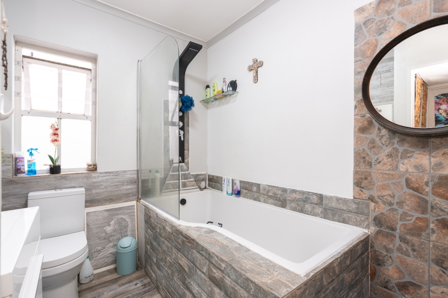 2 Bedroom Property for Sale in Thornton Western Cape